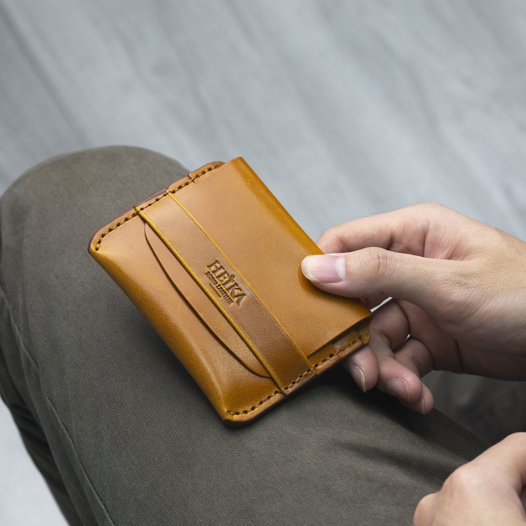Ví nam đựng thẻ ATM, card Feasty da thật 100%.