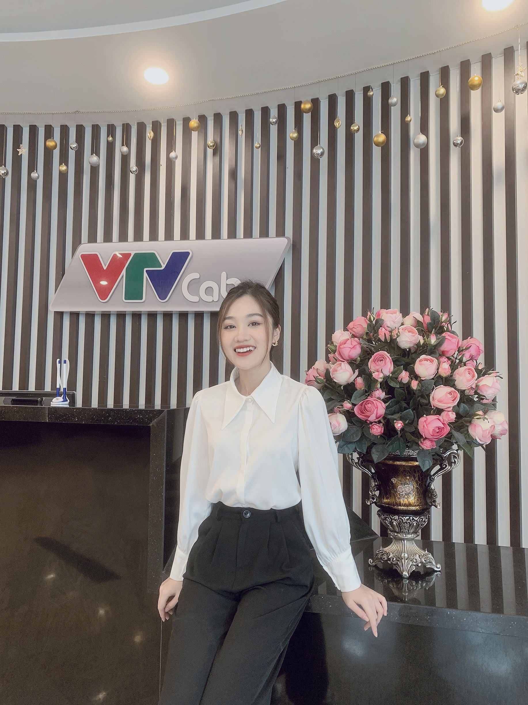 Áo sơ mi công sở nữ lụa tay phồng Pearl Design 052105