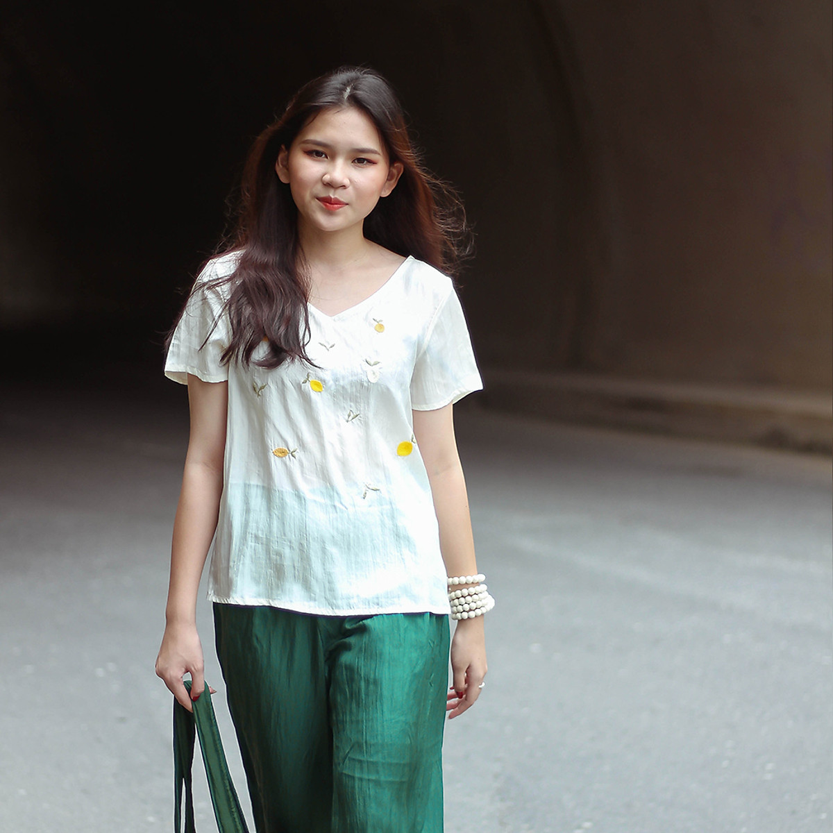 Áo Lụa Tơ Tằm Cổ Tim Thêu Tay