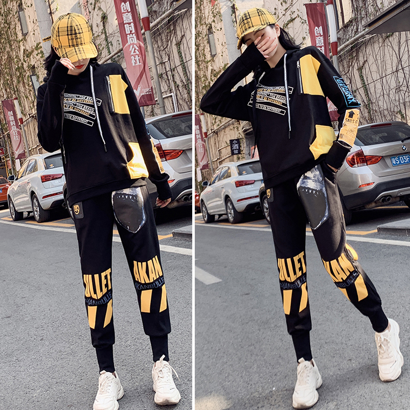[ Hoàn Tiền Max ] Bộ Đồ Nữ Áo Hoodie Tay Dài Có Mũ Họa Tiết Chữ Phối Quần Jogger Bo Ống Họa Tiết Cá Mập Phong Cách Đường Phố Sành Điệu Blue Monday WM QA 050