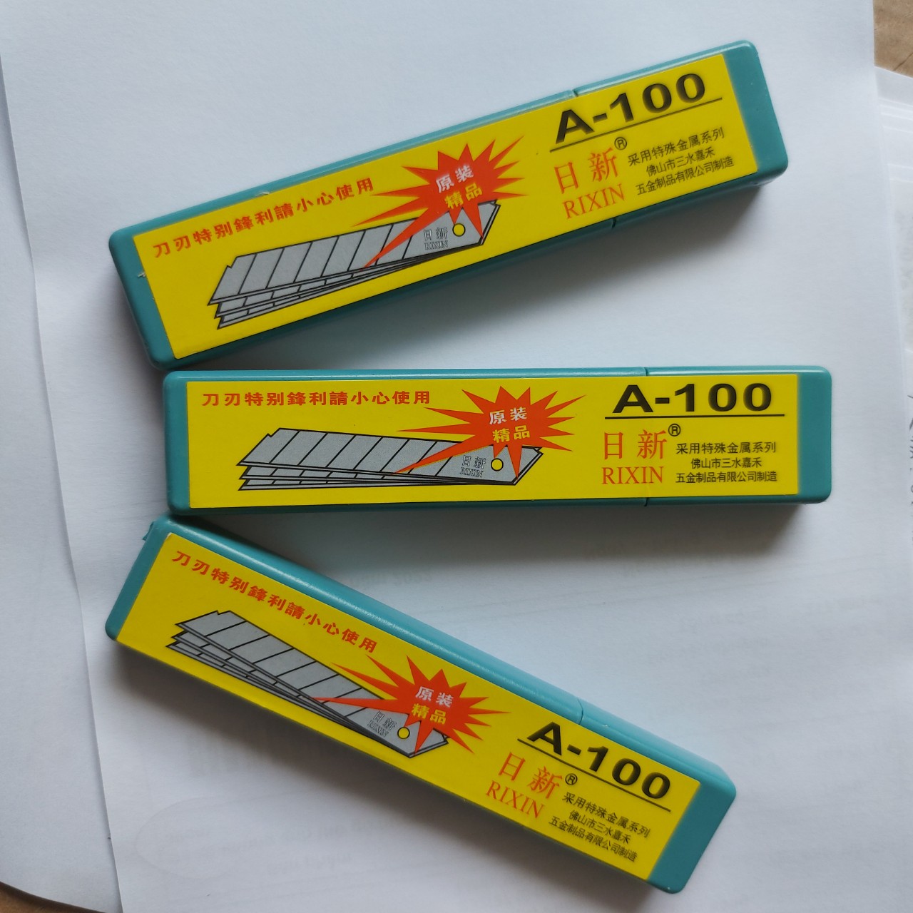 Hộp 10 lưỡi dao rọc giấy lớn a100