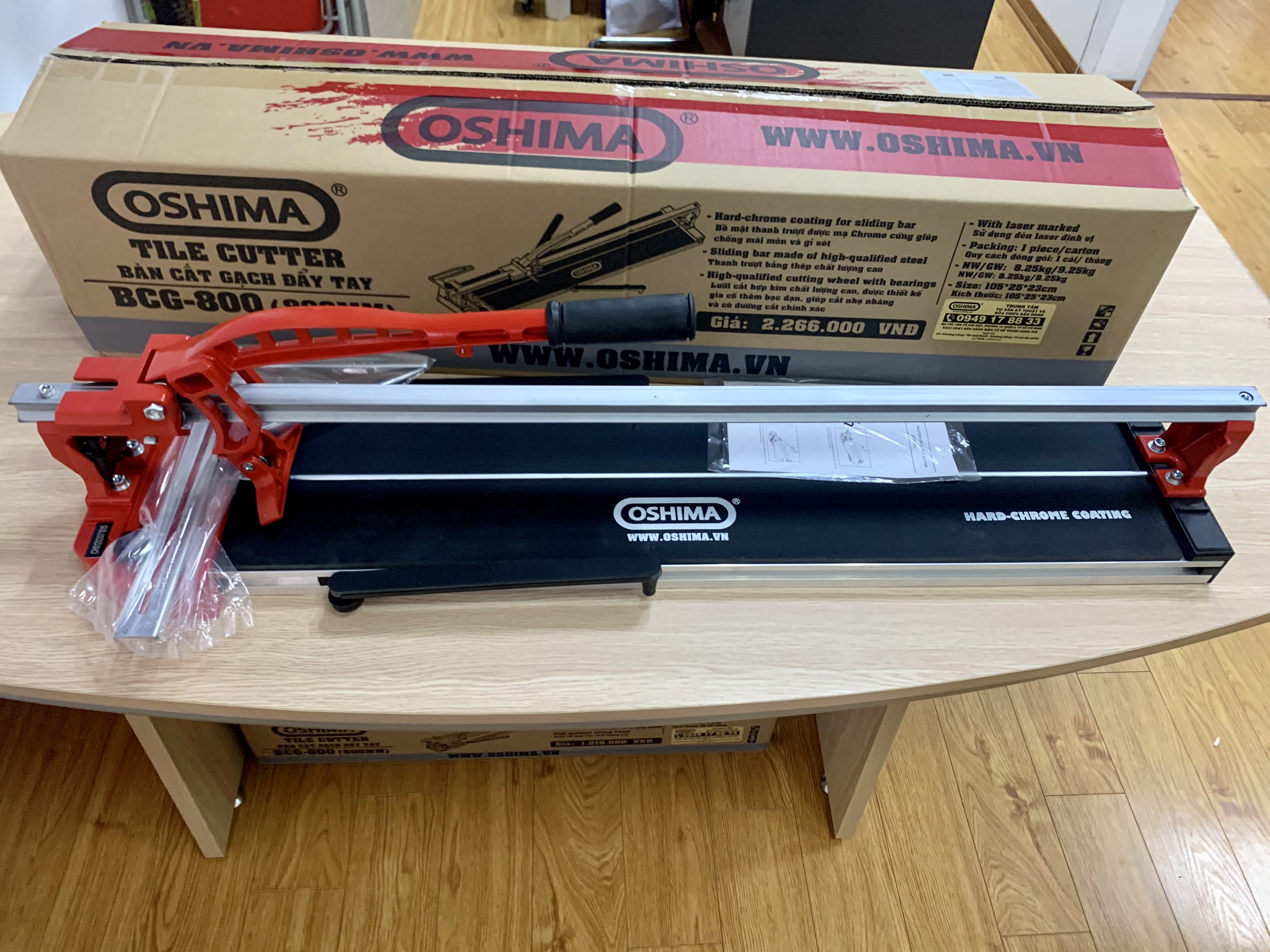 Máy Cắt Gạch Đẩy Tay Cao Cấp Oshima 800-Máy Cắt Gạch Men,Gạch Ốp Lát Chiều dài cắt gạch 80 cm- Bàn cắt làm bằng chất liệu dày và cứng được sơn tĩnh điện bóng siêu khỏe , bền , chống gỉ Đường cắt nhỏ