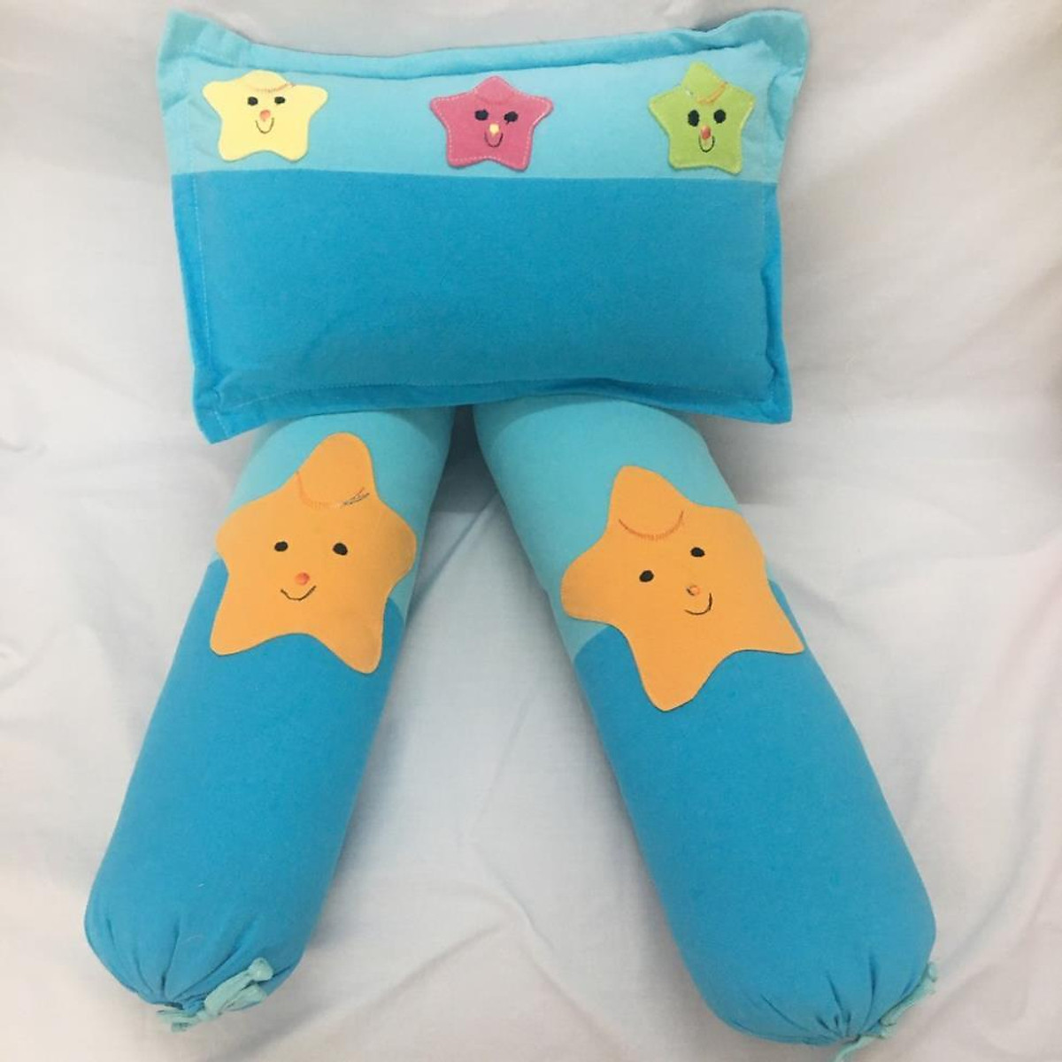 Bộ Gối Nằm + 02 Gối Ôm Cho Bé Vải Cara (Hình ngẫu nhiên)