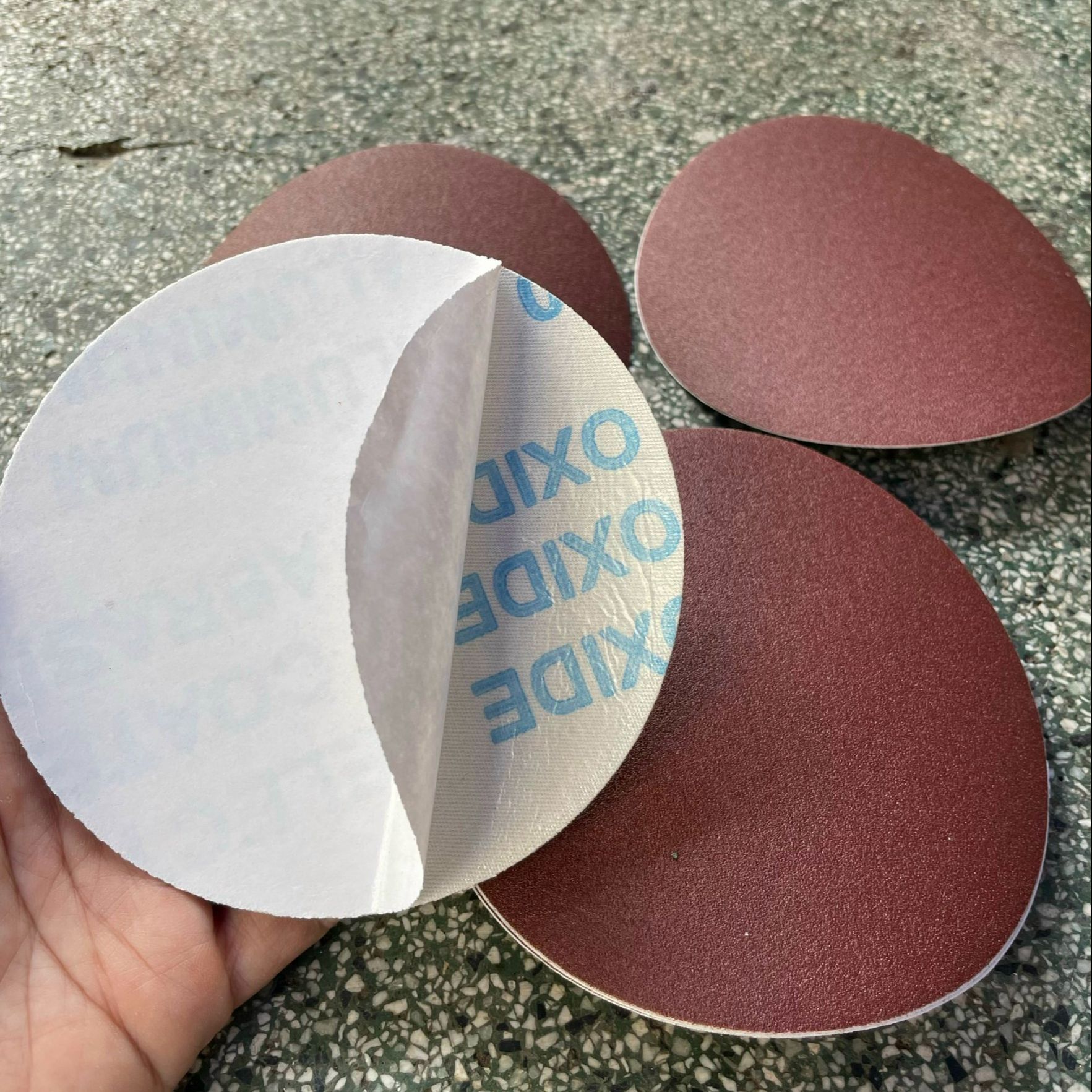 Nhám tròn 125mm ( 5 inch ) dán keo- 1 hộp 100 tờ