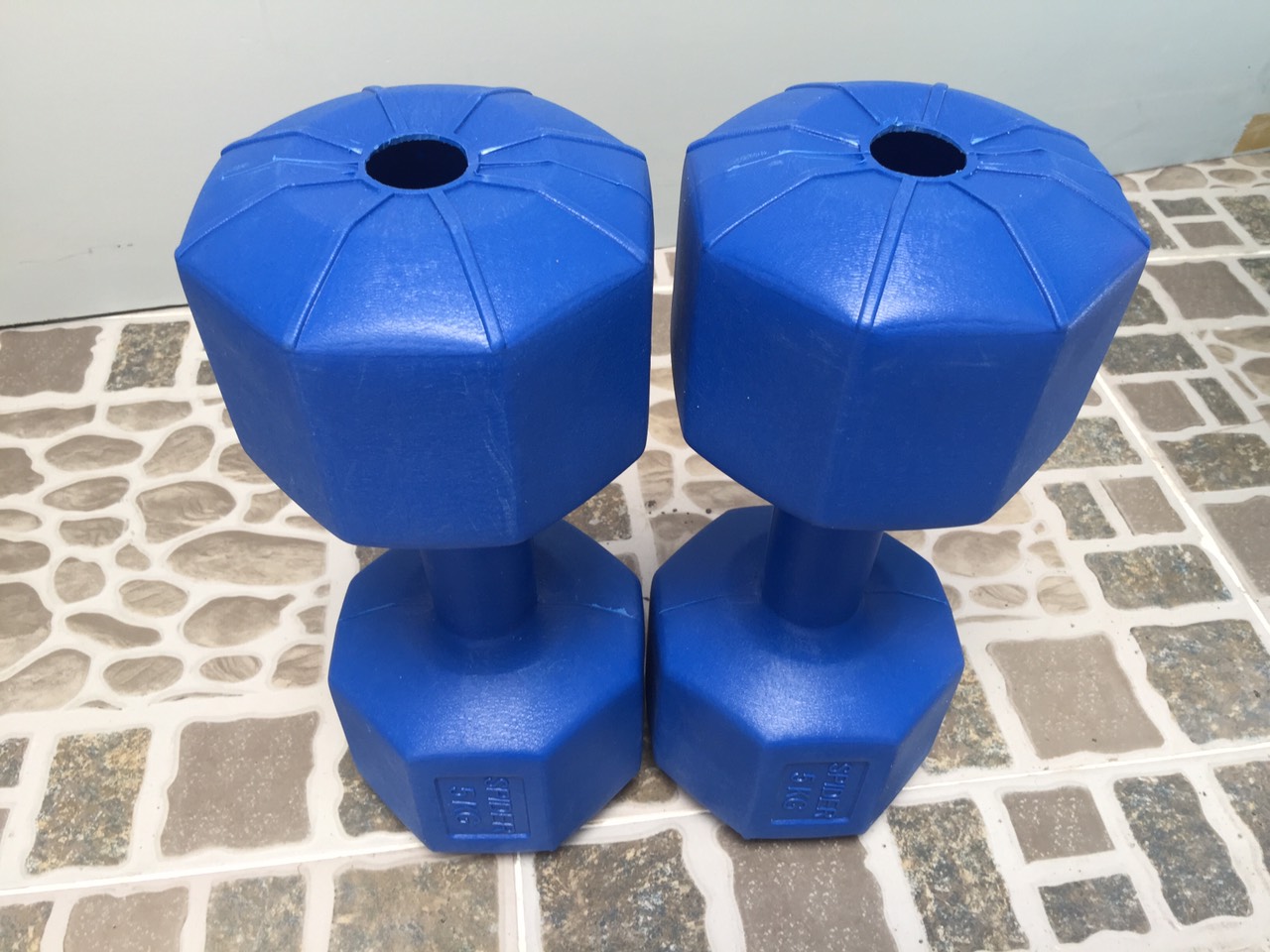 Cặp 2 Vỏ Tạ Tay Nhựa 8kg ( chưa nhồi)