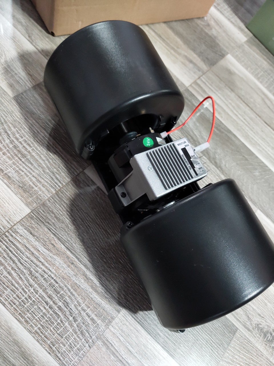 Phụ kiện ô tô: Quạt dàn lạnh săm-cô 24v