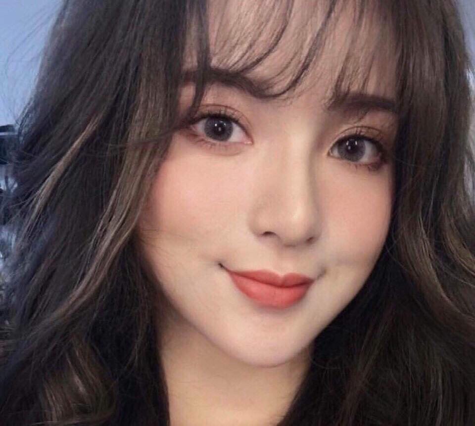 Lens mắt- Kính áp tròng màu xám tự nhiên (lens sử dụng 1 năm) được chọn mẫu lens cận và lens 0 độ (tặng kèm khay đựng)