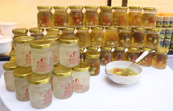 Tổ yến chưng tươi