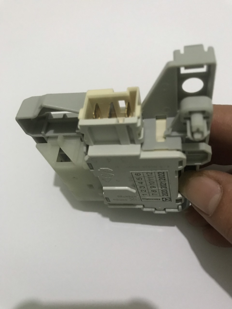 Công Tắc Cửa Máy giặt Electrolux Cửa Ngang ( vuông )