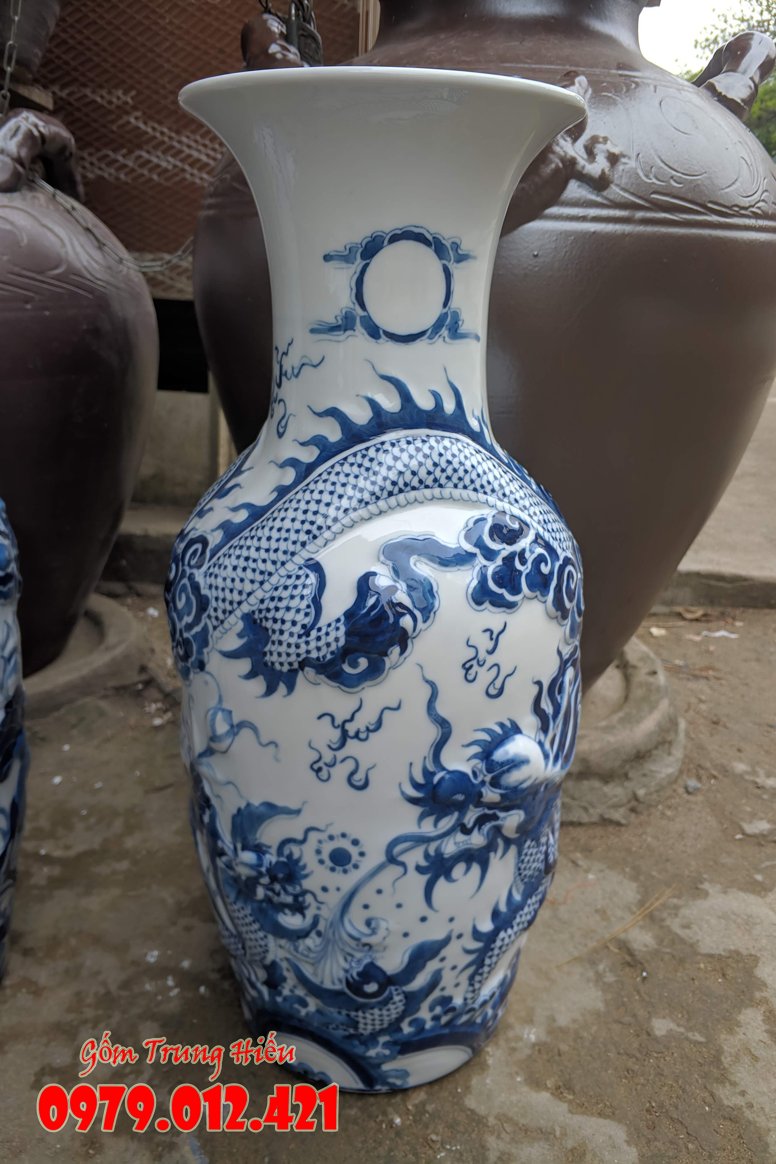 Đôi lộc bình Bát Tràng men lam đắp nổi cao 37cm