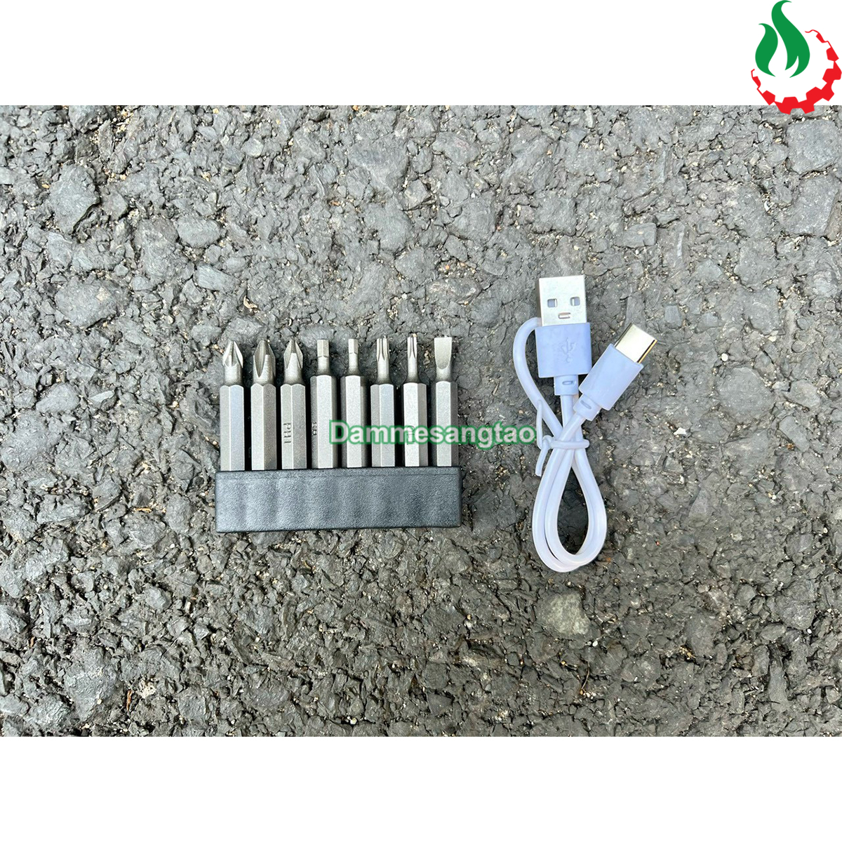 Máy vặn vít pin 4V Dekton DK-CV0402 (Dò điện không chạm)