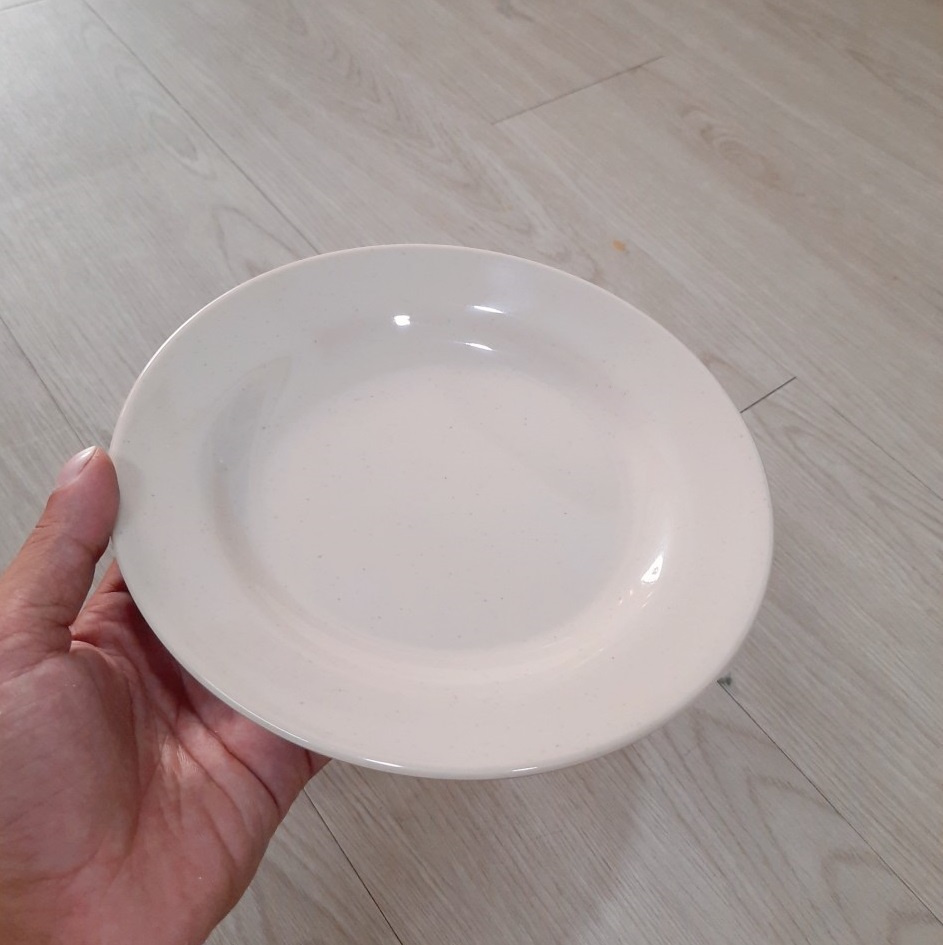 Dĩa nhựa cạn màu nâu