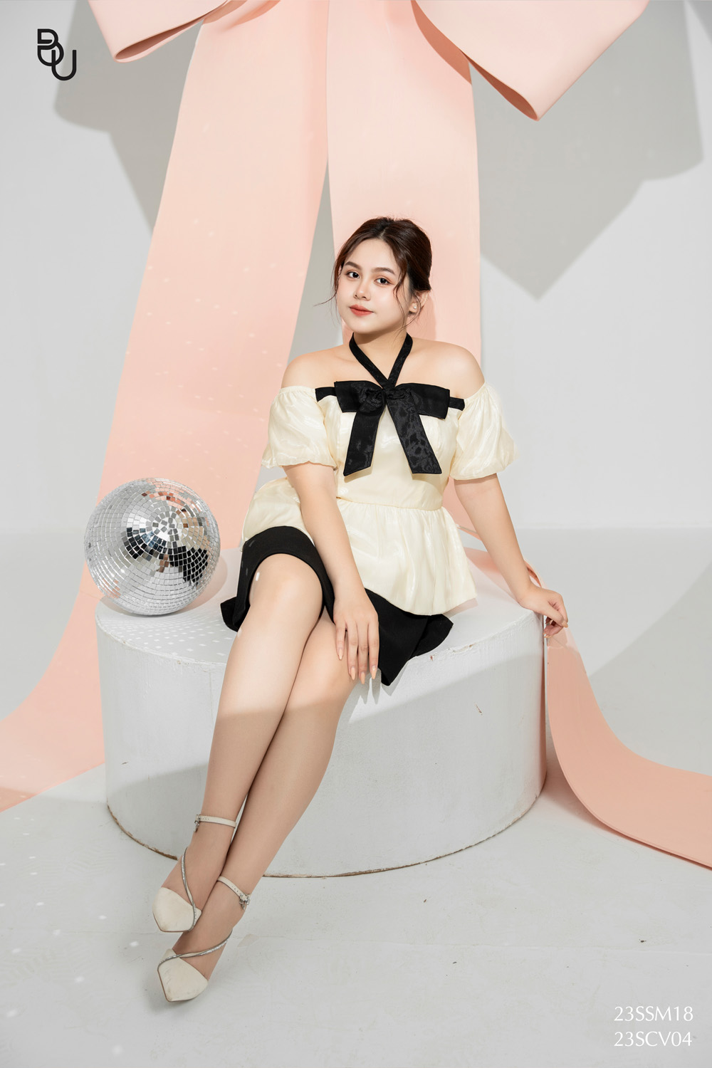 Áo peplum cổ yếm phối đen BIGSIZE (55kg đến 95kg) - 23SSM18 - [BUstu Bigsize]