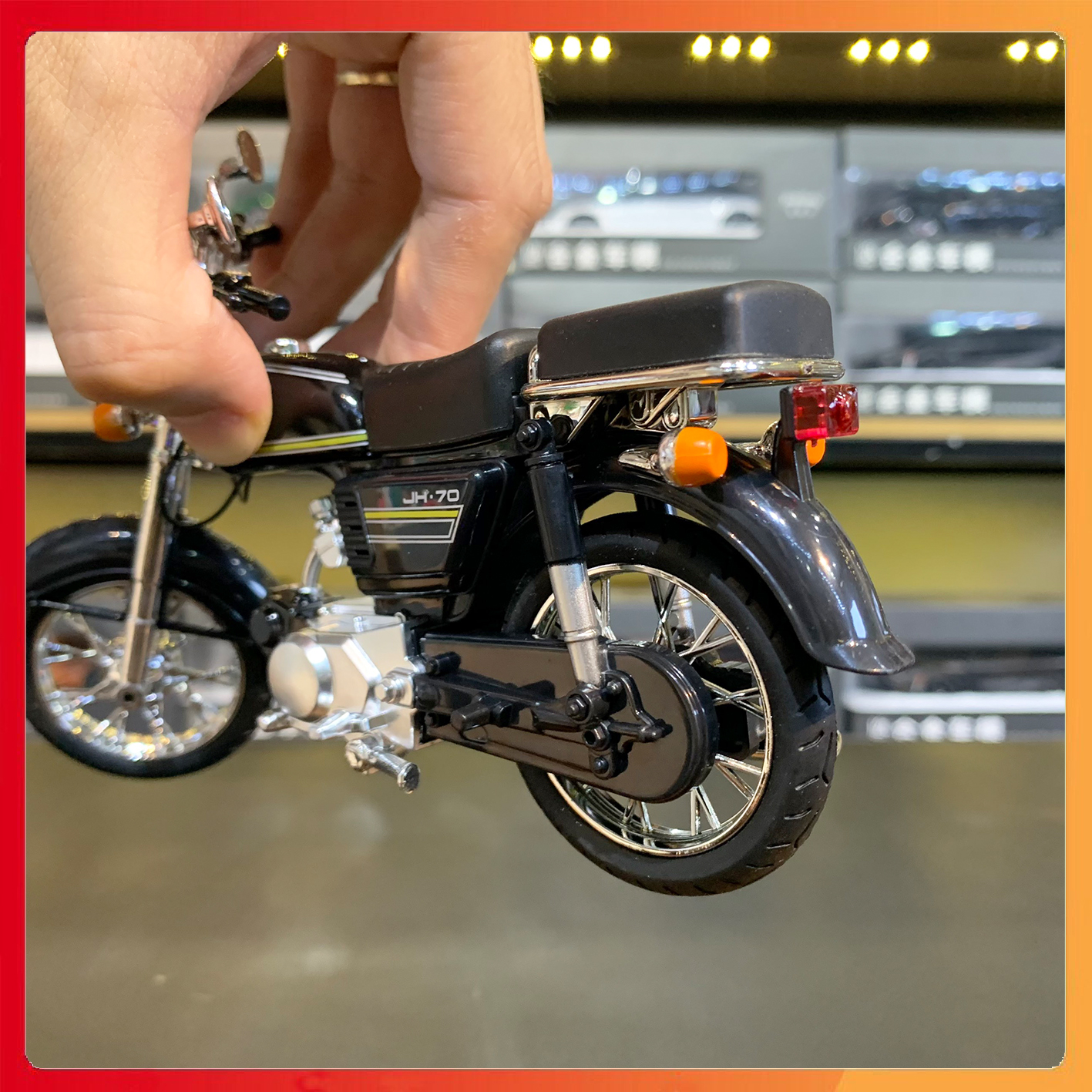 Mô hình xe máy Honda JH70 tỉ lệ 1:10 Hua Yi