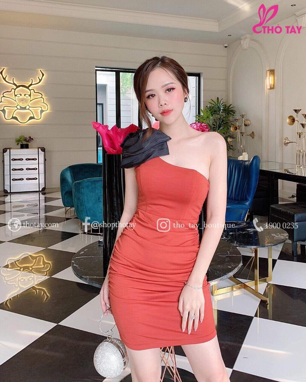 Váy body dự tiệc dáng ôm nhấn hoa