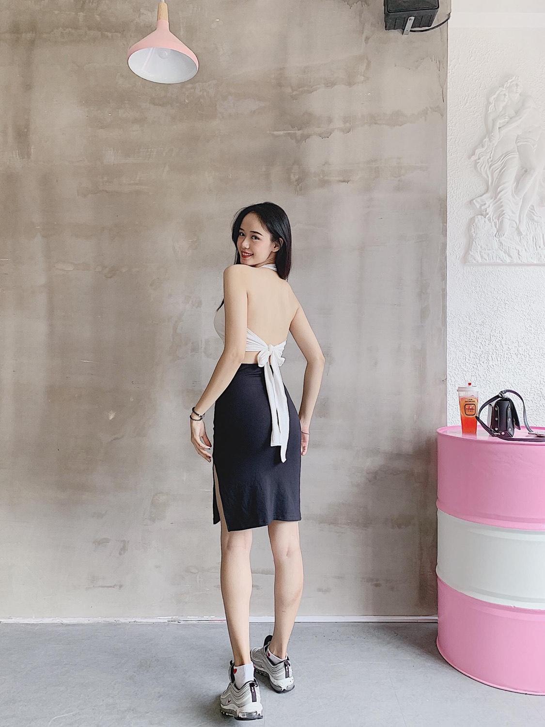 Chân váy thun ôm xẻ đùi form lửng