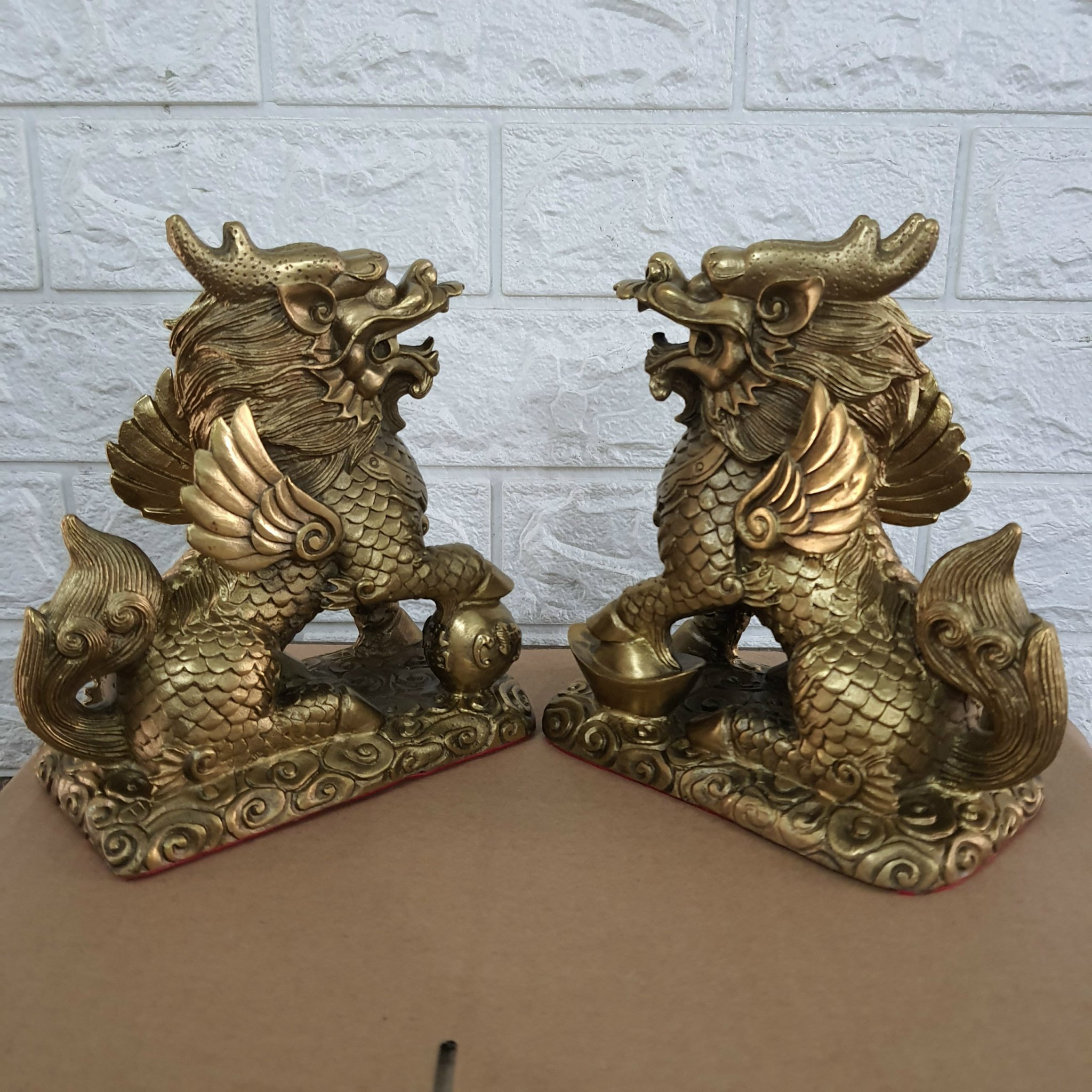 Tượng cặp kỳ lân ngồi bệ bằng đồng MS46