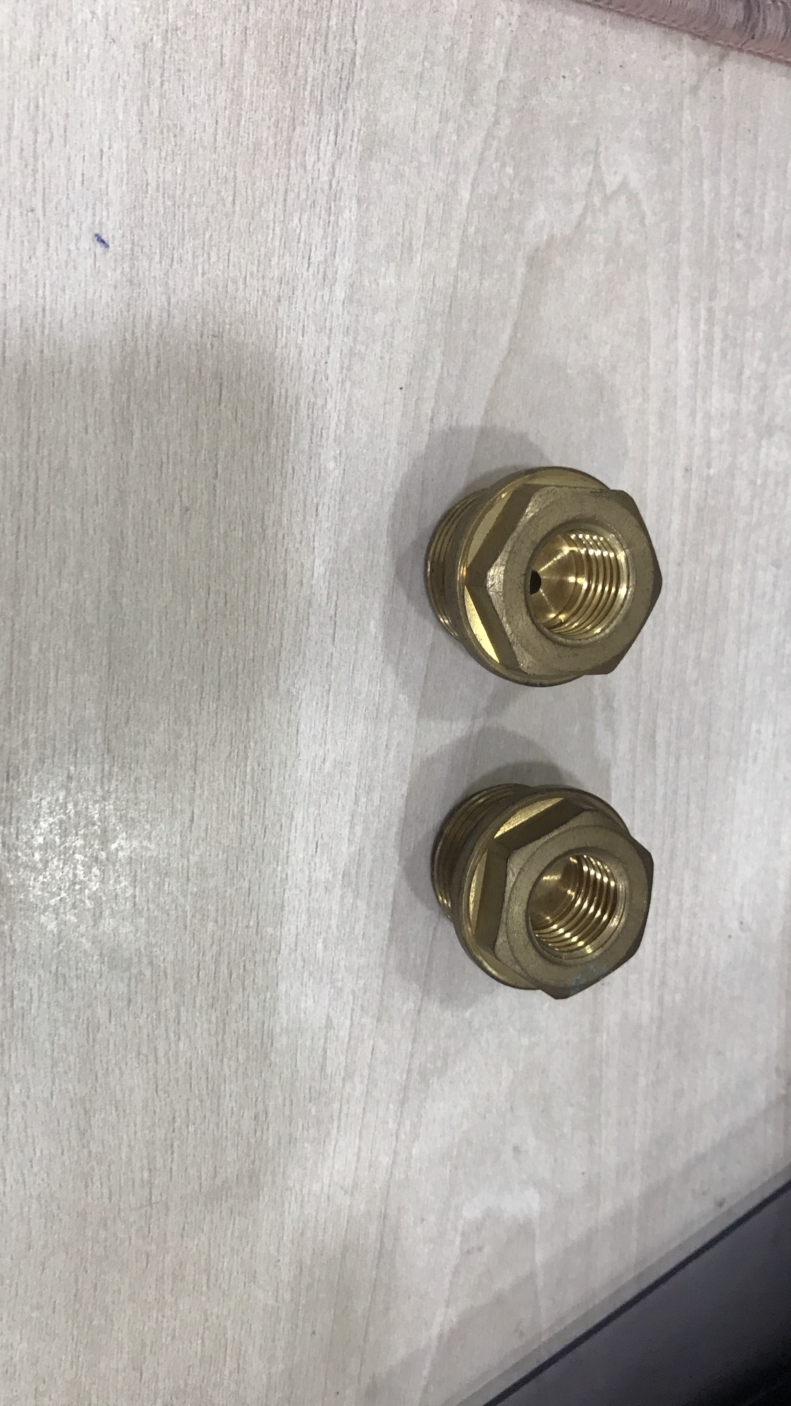 Ốc vặn đồng hồ đo áp máy rửa xe