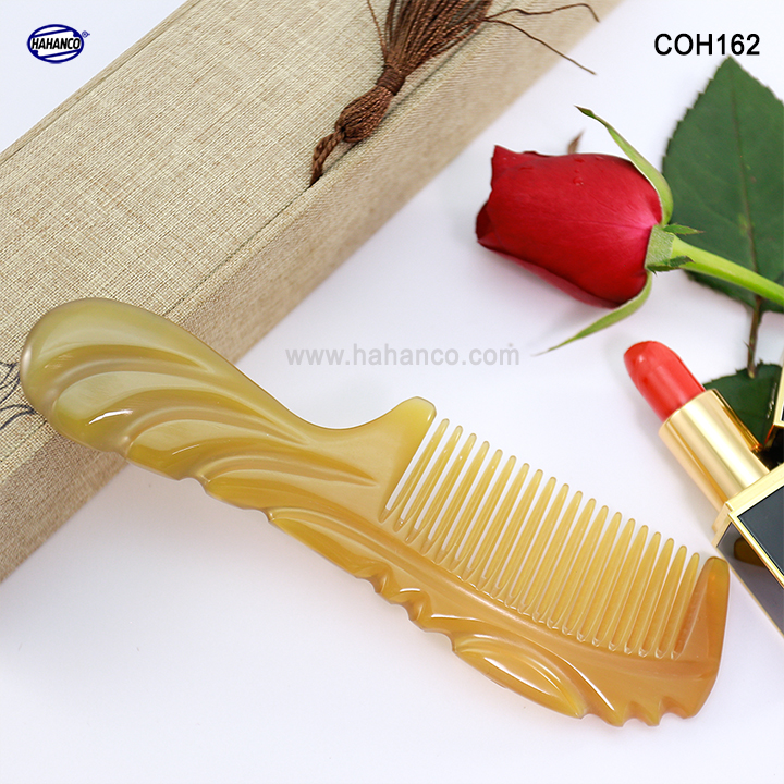 Lược sừng xuất nhật lược chuôi khía họa tiết đẹp - coh162- horn comb of hahanco - chăm sóc tóc