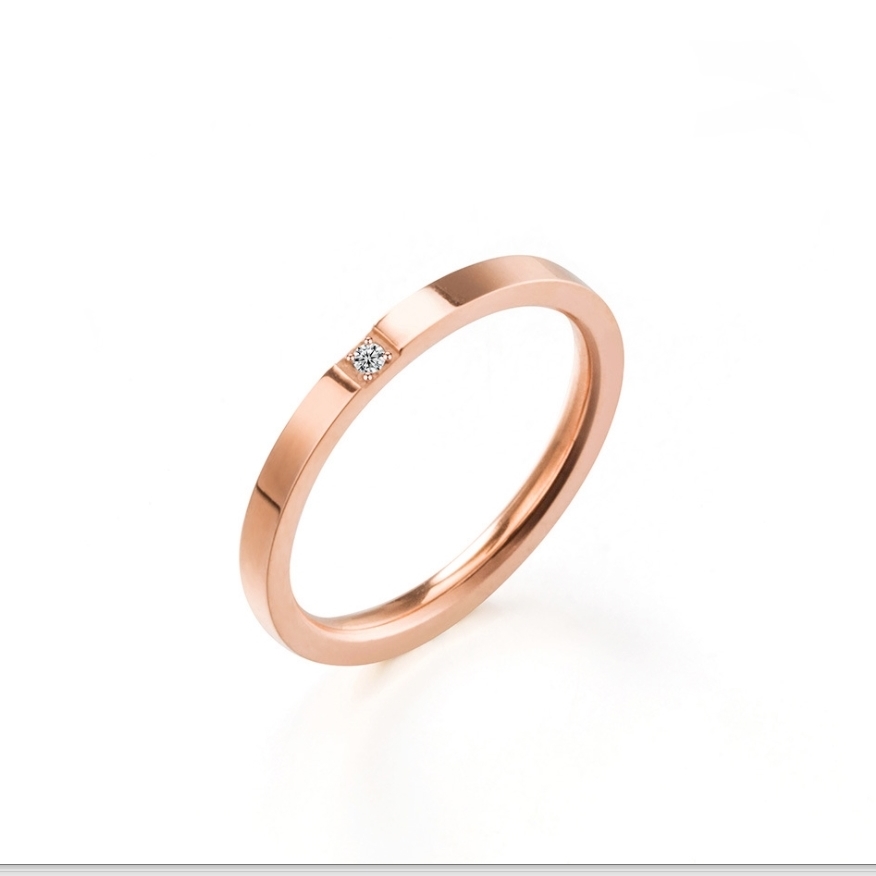 Nhẫn titanium đính viên đá nhỏ lấp lánh không gỉ và sang trọng