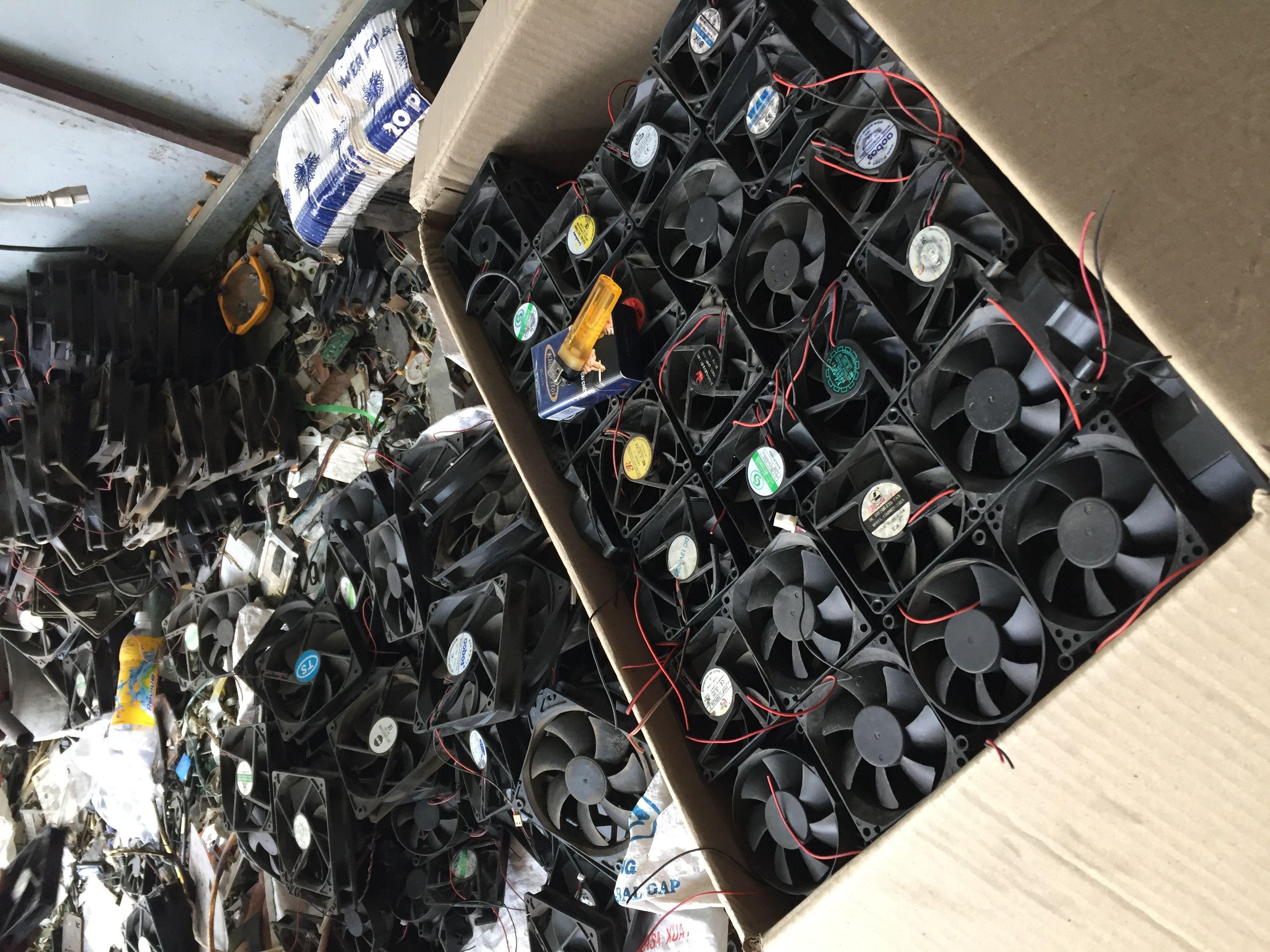 Combo 100 cái quạt tản nhiệt 8 x 8 x 2 cm 12V