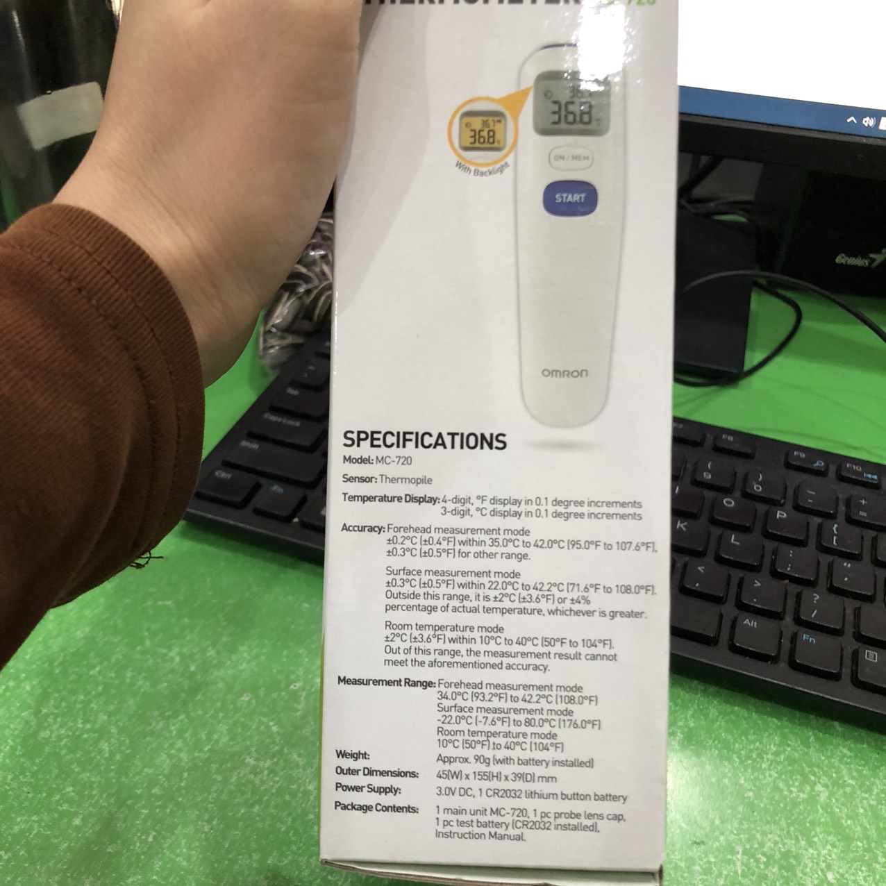 Nhiệt kế đo trán Omron MC-720