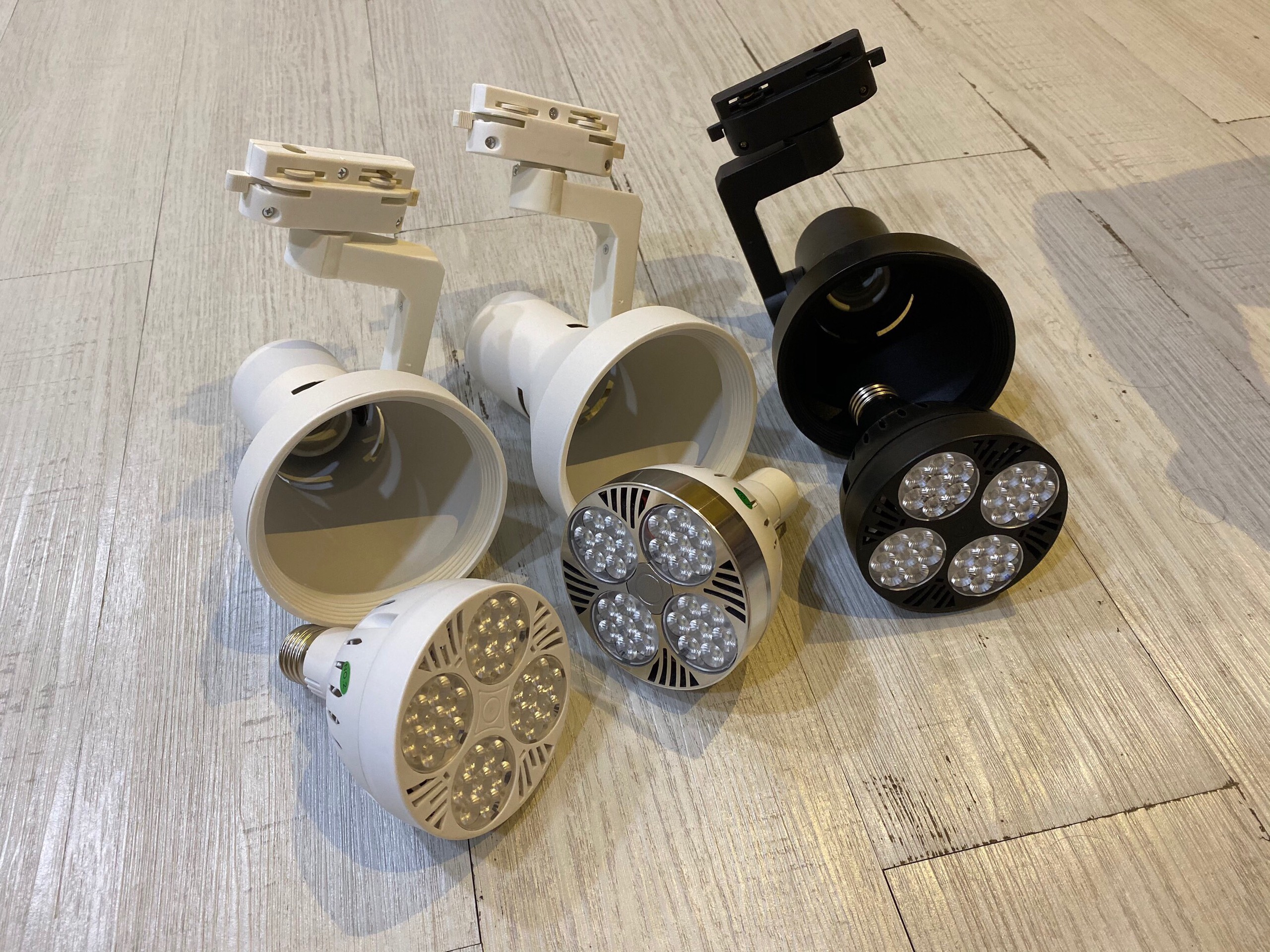 Đèn Rọi Thanh Ray Mắt Ếch 35w Vỏ Mới