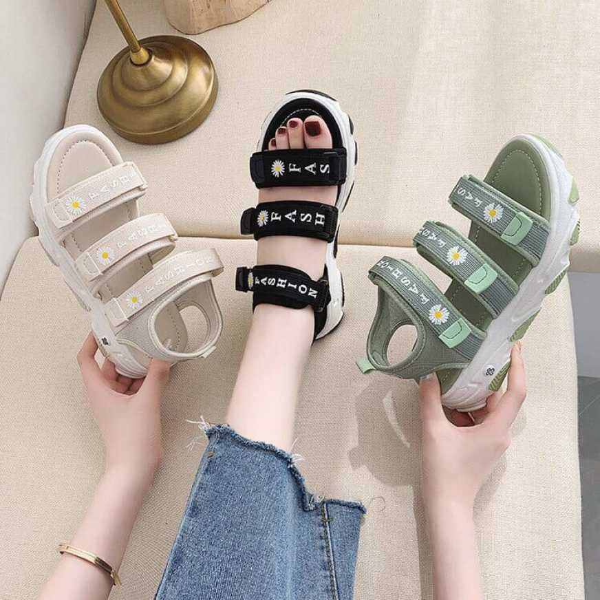 Sandal nữ 3 quai ngang in hình hoa cúc độn đế 4cm siêu hot 2020 giá rẻ