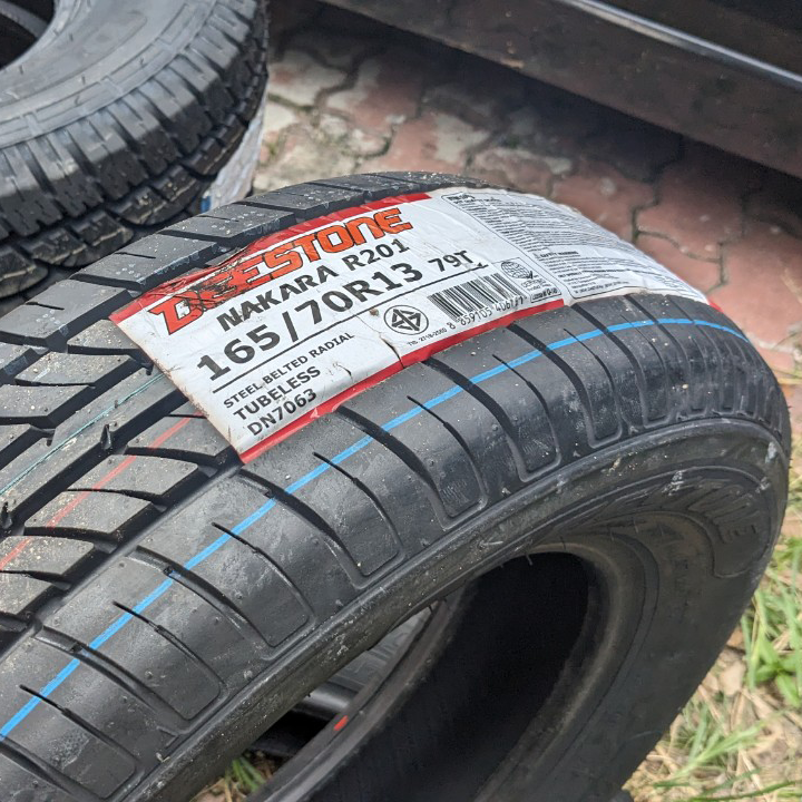 Vỏ lốp 165/70r13 r201 deestone thái lan