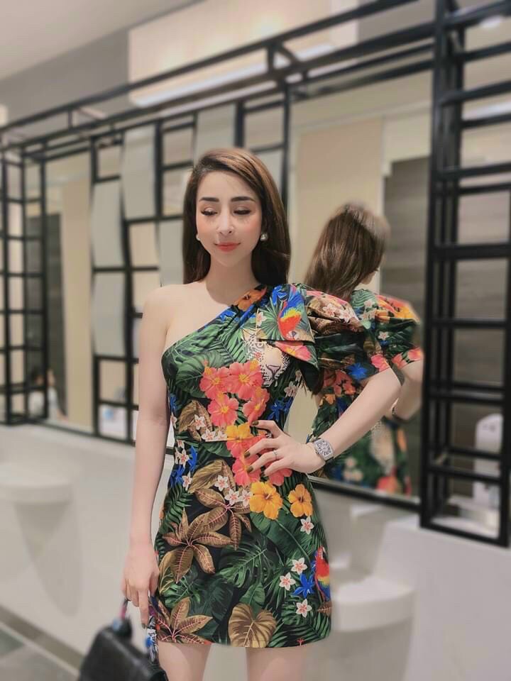 Đầm lệch vai kết nơ họa tiết hoa lá