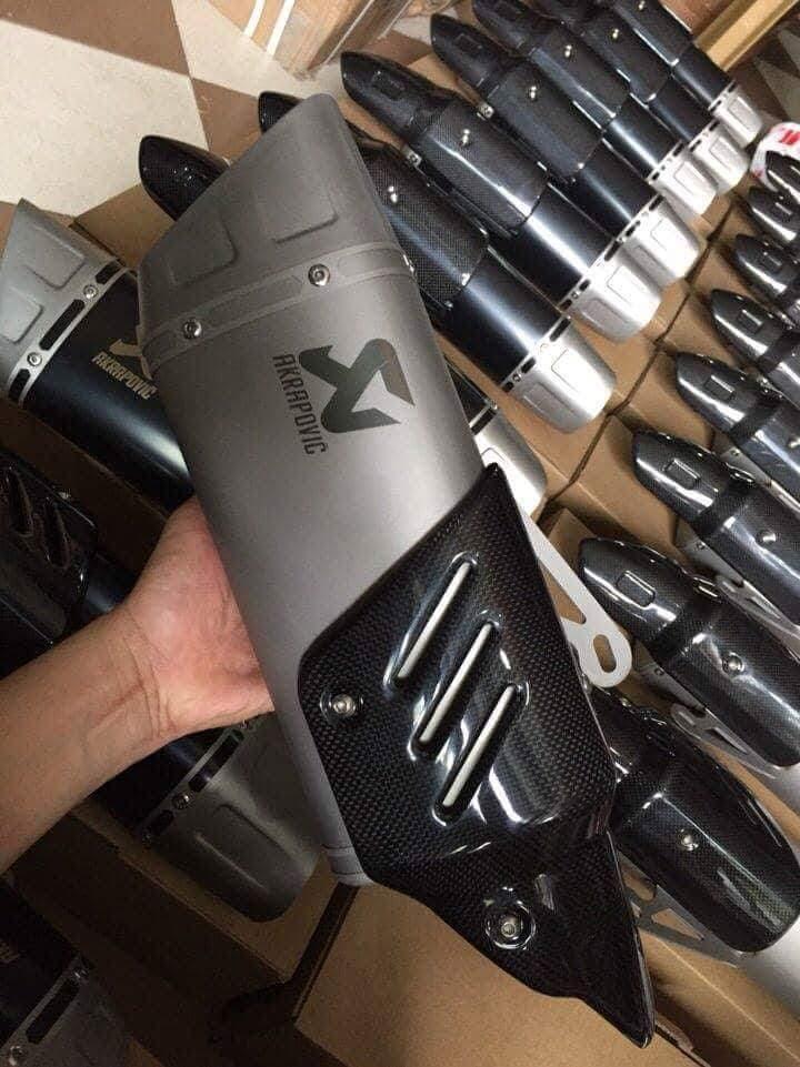 LON AKAPOVIC R1