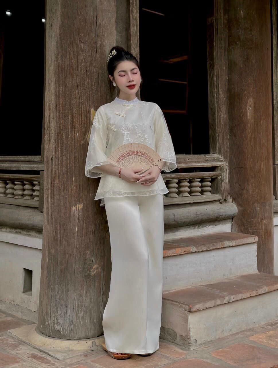 Bộ tơ thêu kỳ lân