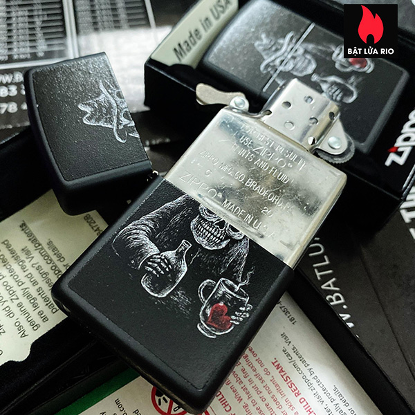 Zippo 49254 - Zippo Bar Skull Design Black Matte