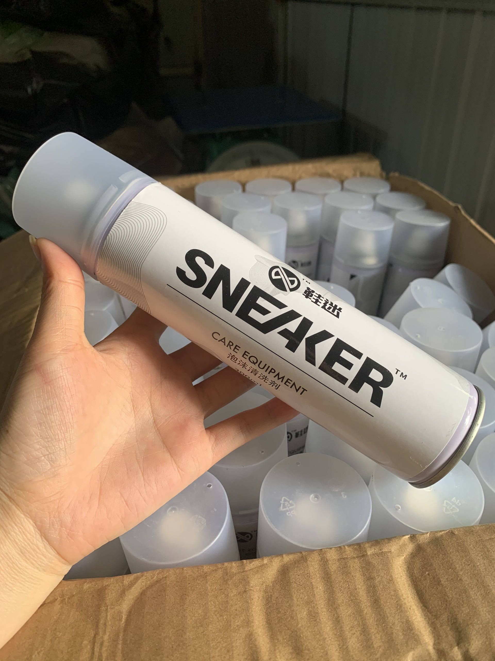 Bình xịt bọt tuyết vệ sinh giày cao cấp 300ml