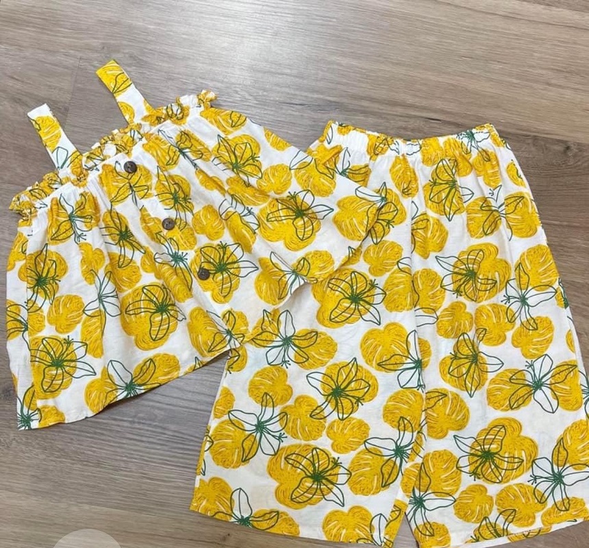 Set bộ đồ bé gái đũi mềm áo 2 dây quần xuông lá vàng XHN1198