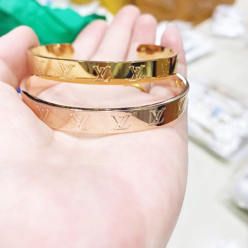 Vòng Tay Cuff Titan Ko Đen TT 3769