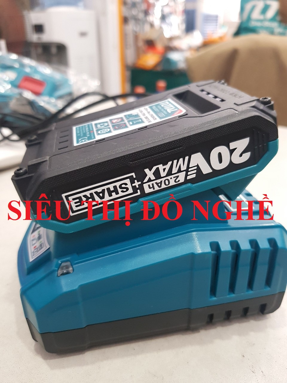Combo pin pin lithium - ion p20s tfbli20011 và sạc 20v total tfcli2001