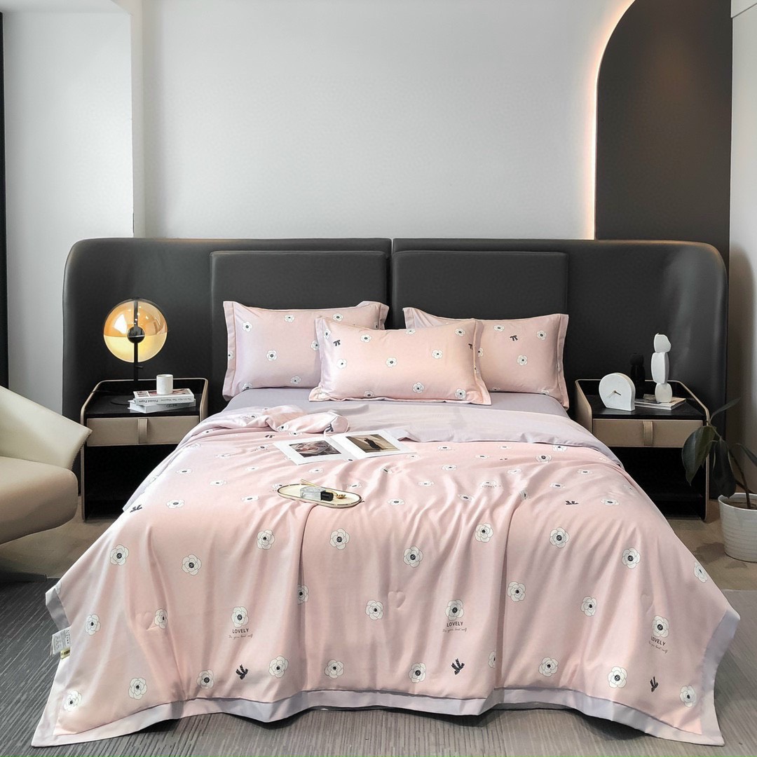 Thai Silk Summer-Autumn Blankets Are Good Quality, with Rich Patterns.