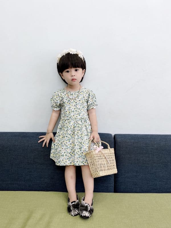Váy hoa thắt nơ sau lưng cho bé gái