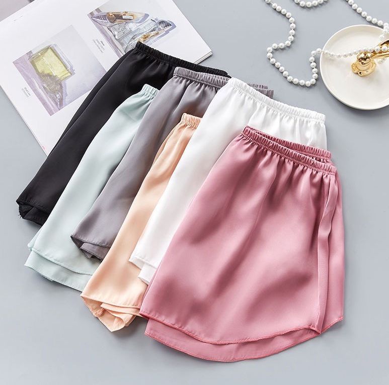 Quần Đùi (Lụa Satin) mềm mát - Mặc nhà hoặc mặc trong váy