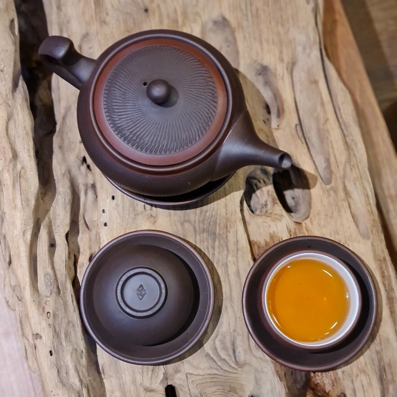 ẤM CHÉN BÁT TRÀNG BỘ NÂU SON
