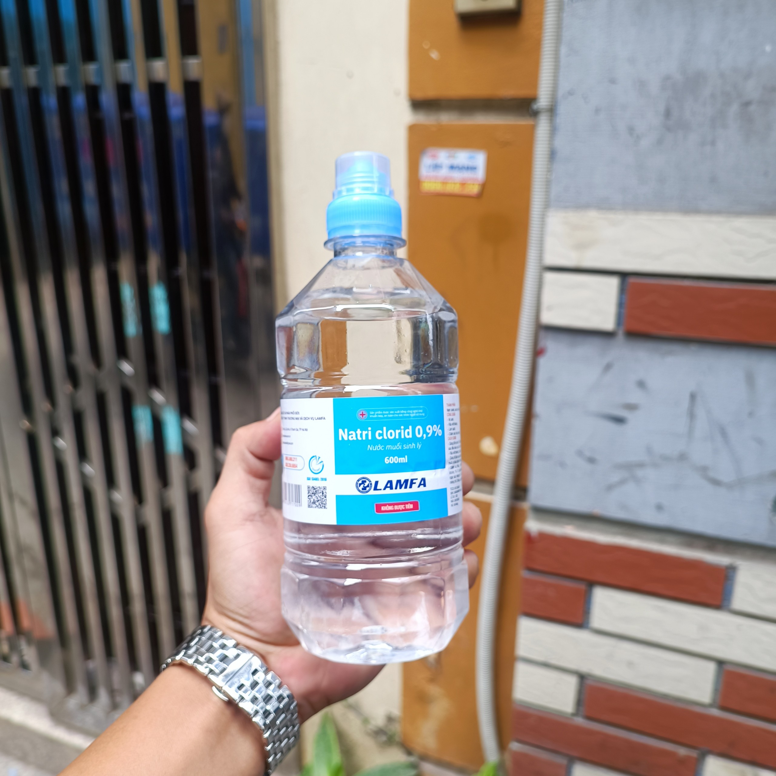 Nước Muối Sinh Lý Natri clorid 0.9% Vệ Sinh Da