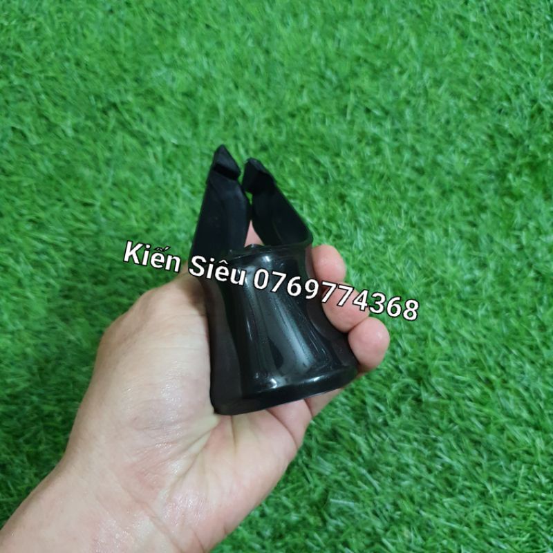 Chắn bùn sau xe cub 82-84-DD ( nhựa đen bóng dẻo)