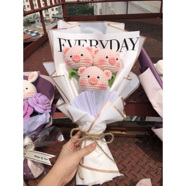 Bó hoa đầu thú và hoa hồng bằng len handmade [có sẵn]