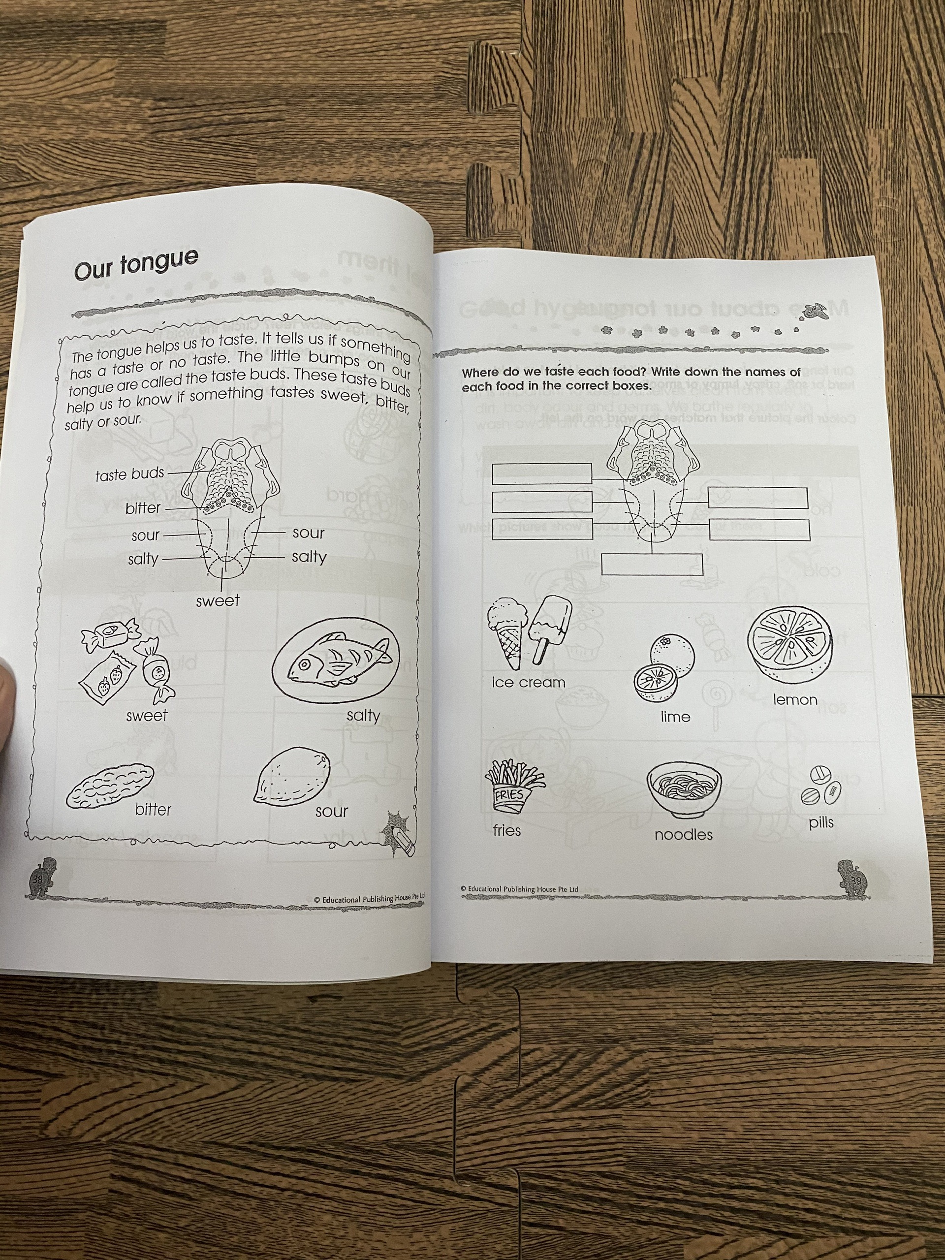 sách 300 Kindergarten - English - Maths - Science