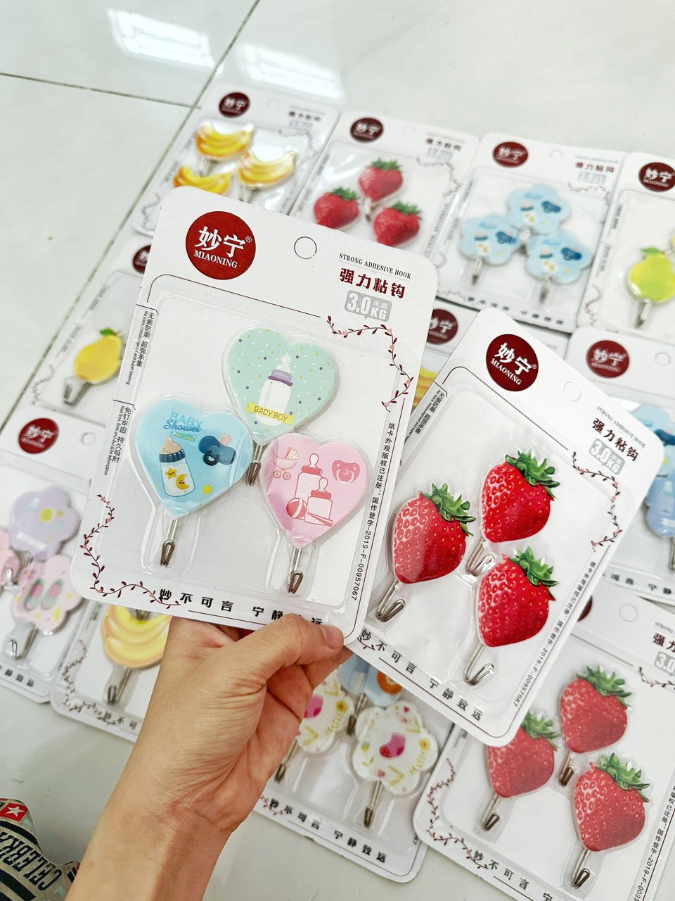 Vỉ 3 Móc Dán Có Đinh Đóng Tường Cute