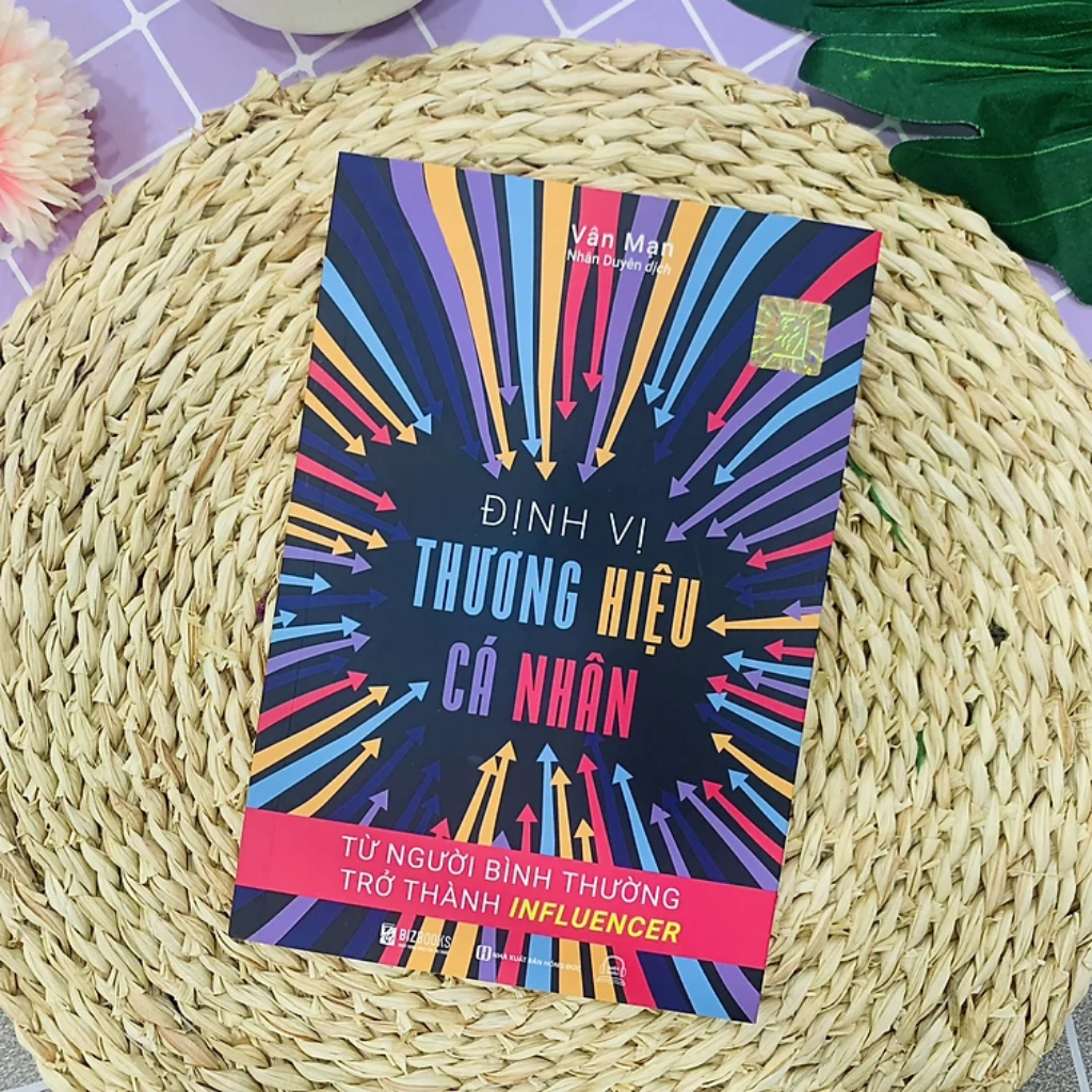 Sách - Định Vị Thương Hiệu Cá Nhân: Từ Người Bình Thường Trở Thành Influencer - MCBooks