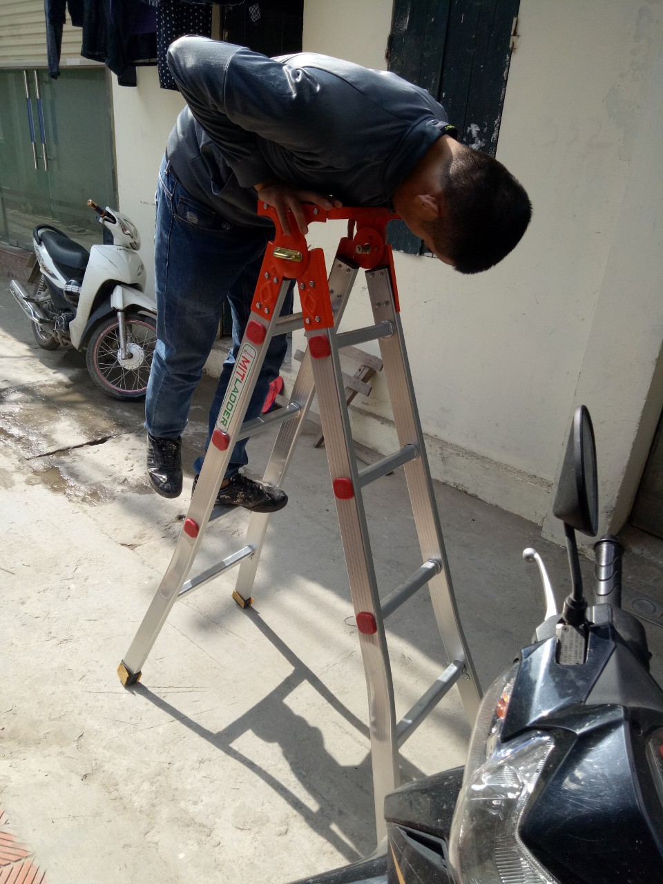 Thanh lý thang nhôm dày cao 1,5m giá rẻ