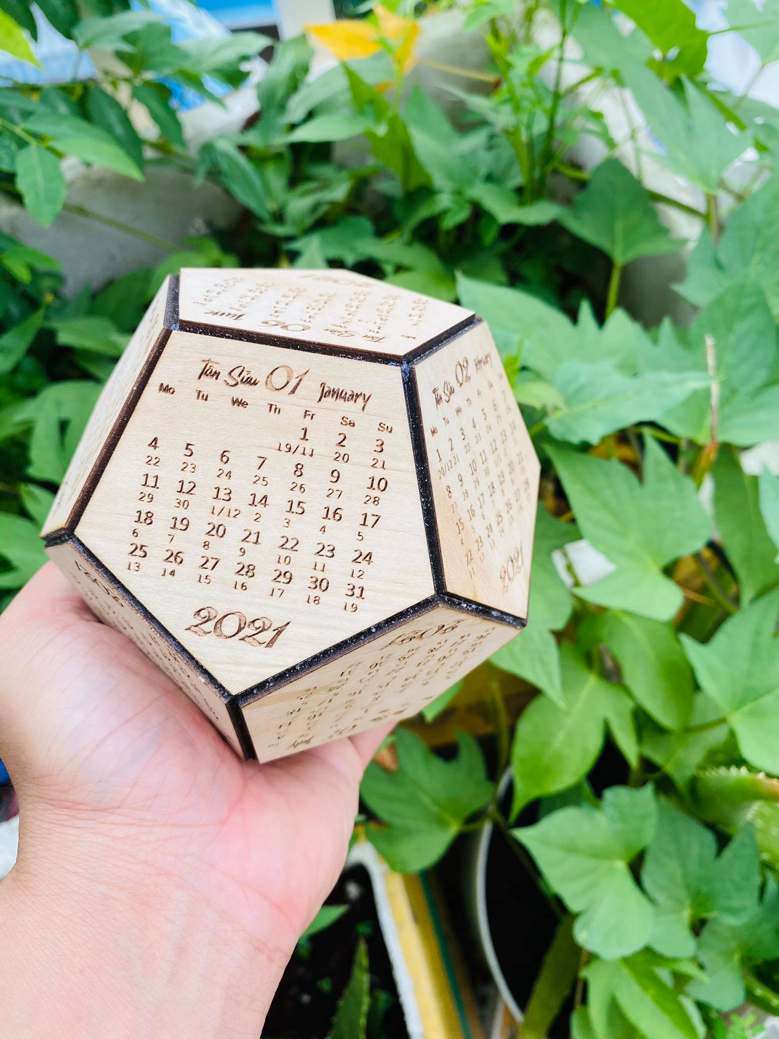 Lịch gỗ để bàn 2021 (12 cạnh lịch âm, dương)