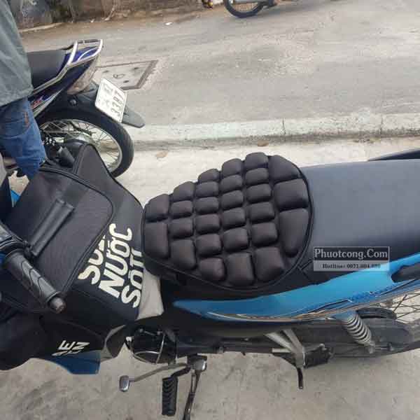 [HCM]Đệm Lót Yên Xe Máy 3D Chống Ê Mong Làm Mát Chống HầmÊm Chảo Chất Liệu Mút Xốp Cao Cấp Chuyên Dụng Cho Anh Em Đi Phượt Chạy Xe Công Nghệ TP22179